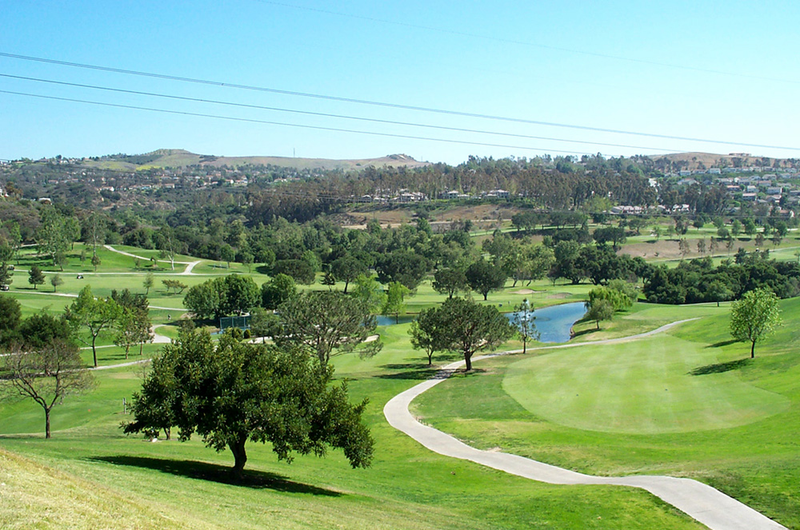 Vista de las colinas desde el campo de golf de la ciudad. Wikimedia Commons
